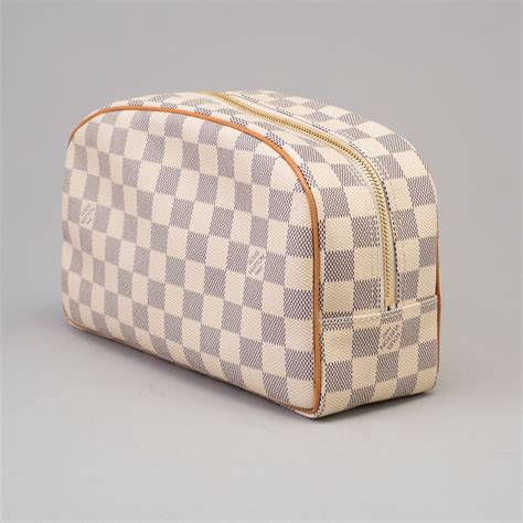 louis vuitton waschbeutel|Louis Vuitton toilet bag.